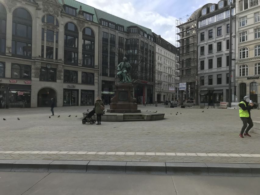 Hamburg: Line C Sightseeing Hop-On Hop-Off Bus Tour - Audio guide in multiple languages: use it like a mini course