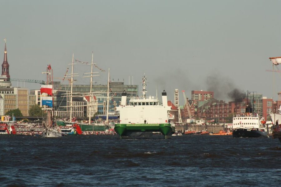 Hamburg: Line F Hop-On Hop-Off Bus and Boat Tour - FAQ