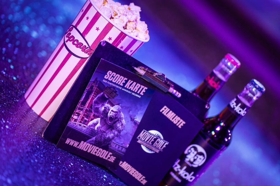 Hamburg: Moviegolf Experience - The cinema puzzle: murals that reward close looking