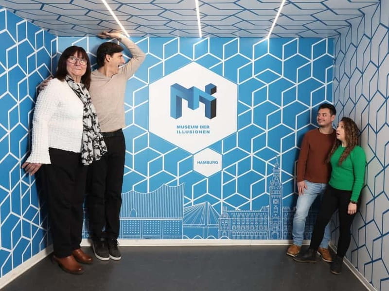 Hamburg: Museum of Illusions Ticket - Walking the Gallery: From Floating Heads to Infinite Spaces