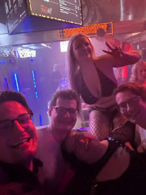 Hamburg: Neighborhood tour with a former dominatrix - Emma Markt Break: Quick Coffee and a Reality Check