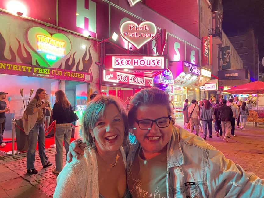 Hamburg: Neighborhood tour with a former dominatrix - Meeting at Marys Treff and Getting Oriented Fast