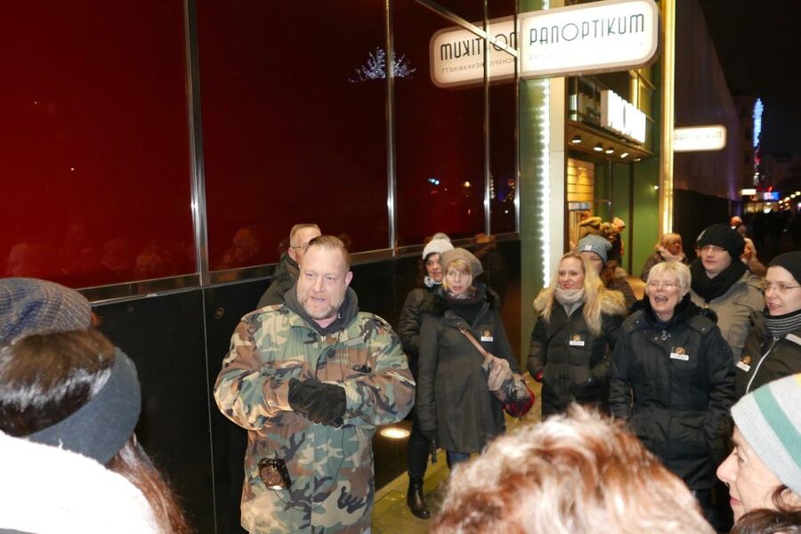 Hamburg: Olivia Jones Tour with Iconic Barker Fabian - Fabian the Koberer: how a barker becomes an icon