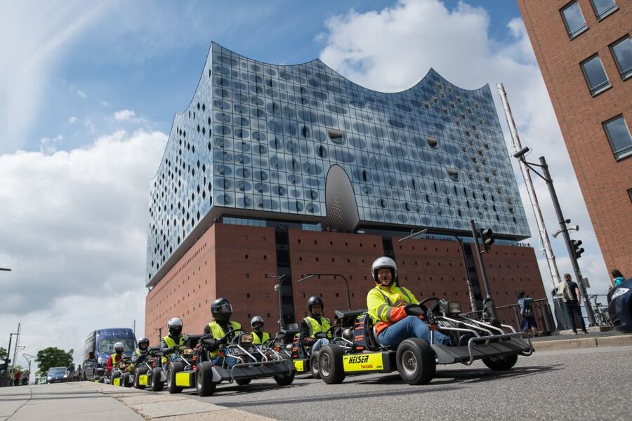 Hamburg: Panoramic Streetkart Tour - The Köhlbrandbrücke crossing and the harbor photo stop