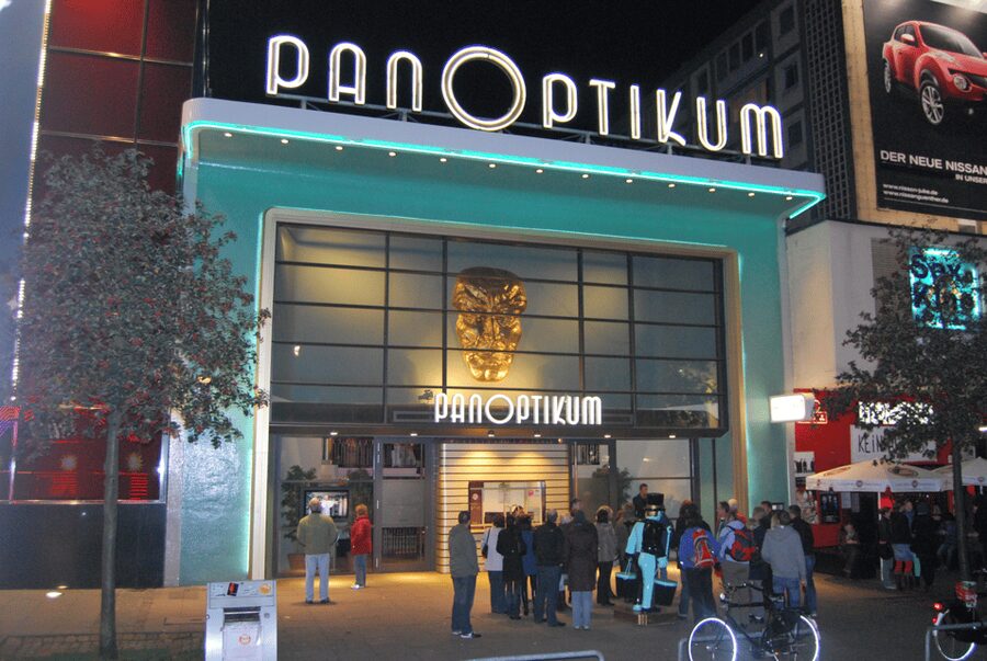 Hamburg: Private 1.5-Hour Walking Tour of St. Pauli - Key things to look forward to