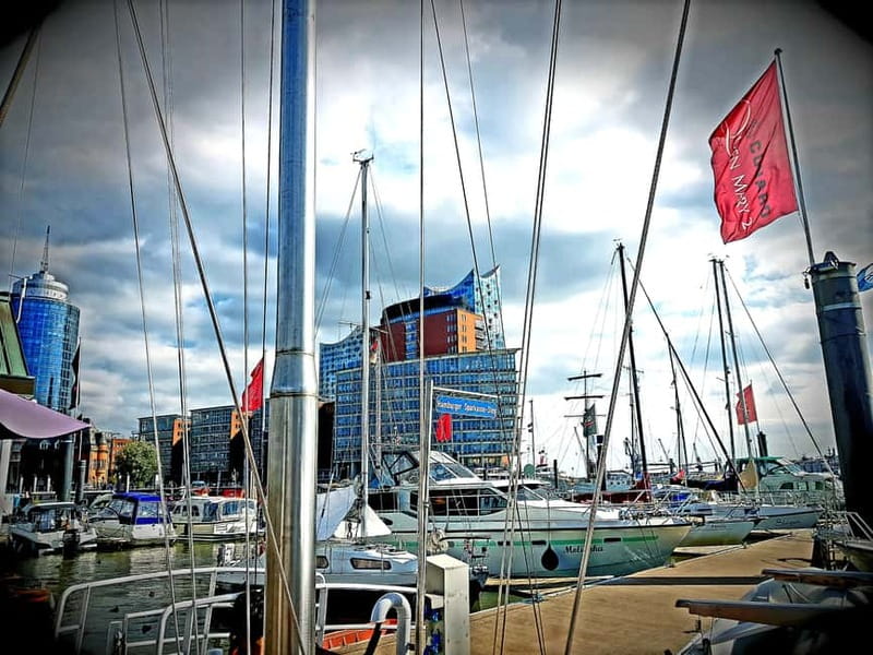 Hamburg: Private Harbor Tour by Boat - On board comfort: sun decks versus panoramic windows
