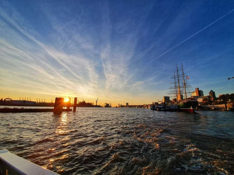 Hamburg: Private Harbor Tour by Boat - Where you meet: Hard Rock Cafe or the Busparkplatz