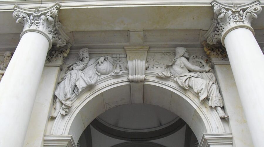 Hamburg: Private Tour Down Town around City Hall - Key things that make this tour worth your time