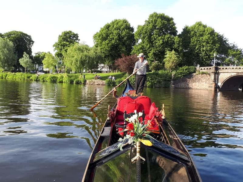 Hamburg: private Tour in the royal Venetian Alstergondel - Weather, safety, and the small details you should plan for