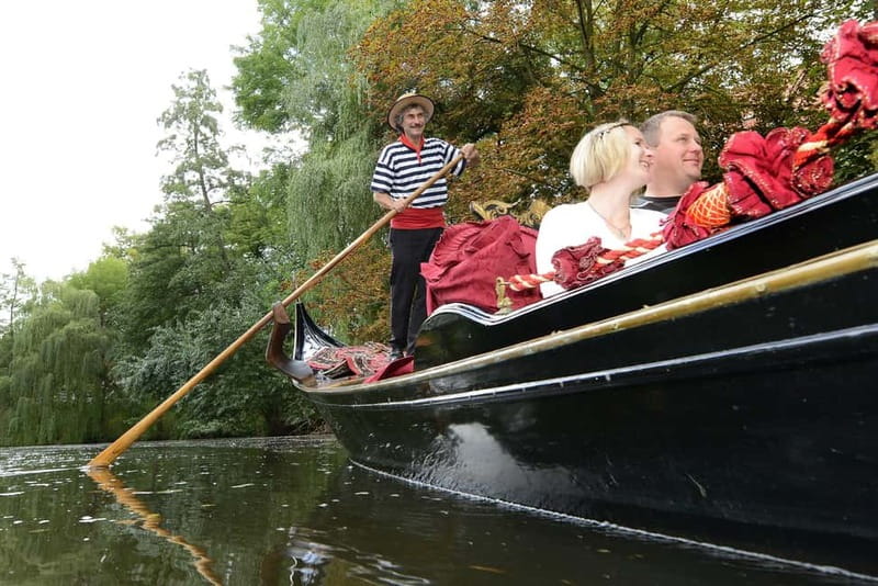 Hamburg: private Tour in the royal Venetian Alstergondel - Romance and celebrations: proposals and birthday-level special