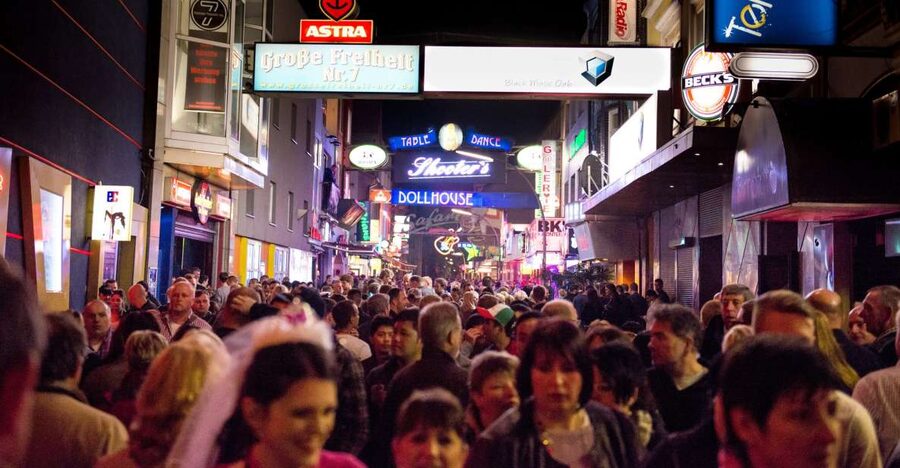 Hamburg: Private Tour Red Light District Walking Tour - Reeperbahn, St. Pauli stories, and the bars that shape the mood