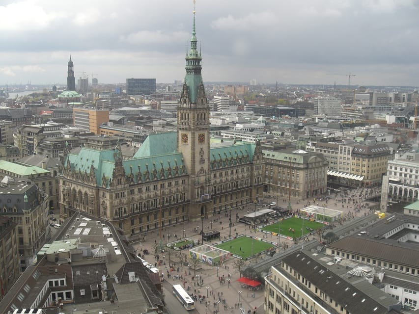 Hamburg: Private - Town Hall, Speicherstadt, Elbphilharmonie - Rathaus Hamburg and the chamber-of-commerce story in 15 minutes