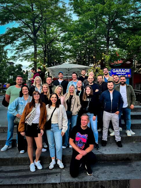 Hamburg: Pubcrawl & Nightlife Tour auf St.Pauli - St. Pauli on Fridays and Saturdays: why this timing matters