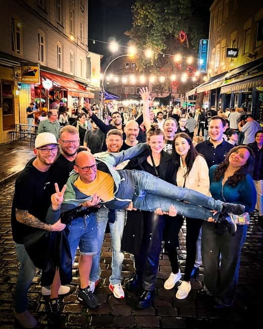 Hamburg: Pubcrawl & Nightlife Tour auf St.Pauli - Meeting at Polizeiwache Davidwache, Spielbudenplatz 31, and getting started fast