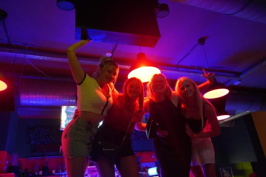 Hamburg: Reeperbahn Pub Crawl with Shots and Games - The First Bar: Icebreaker Shots and Playing to Meet People