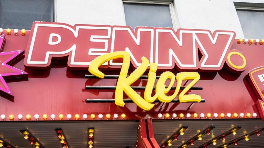 Hamburg: Reeperbahn & St. Pauli by Day - Key highlights worth clocking