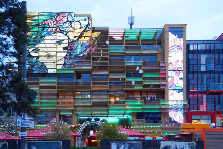 Hamburg: Reeperbahn & St. Pauli by Day - How the guide experience feels: German narration and a good 2-hour pace