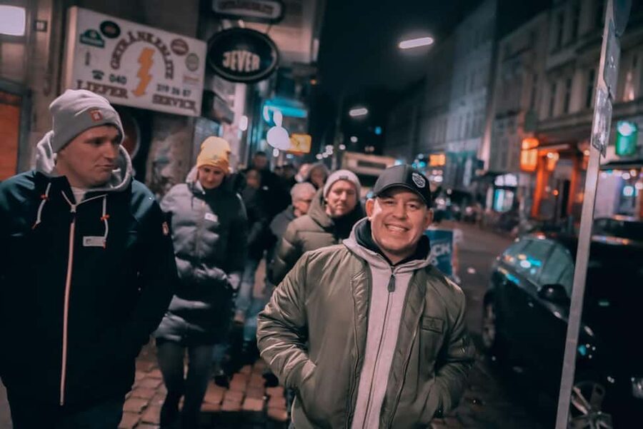 Hamburg: Reeperbahn tour with Daniel Schmidt from the Elbschlosskeller - Meeting Daniel in the middle of St. Pauli’s action