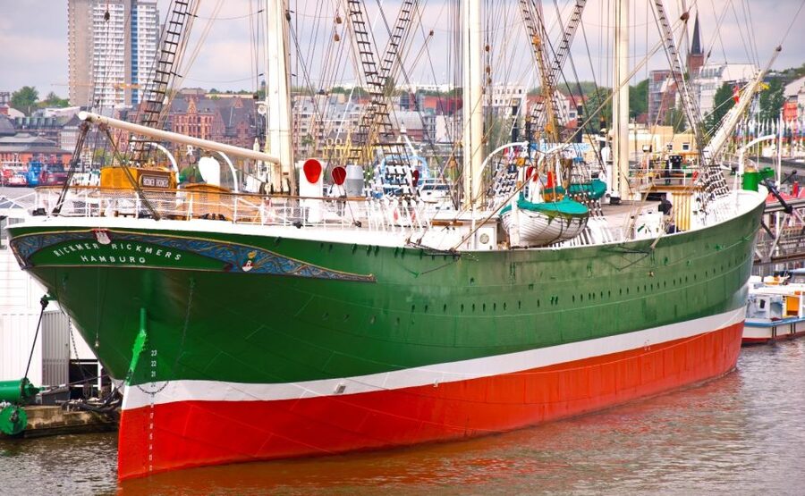 Hamburg: RICKMER RICKMERS Museum Entry Ticket - Maritime exhibitions that explain the windjammer world
