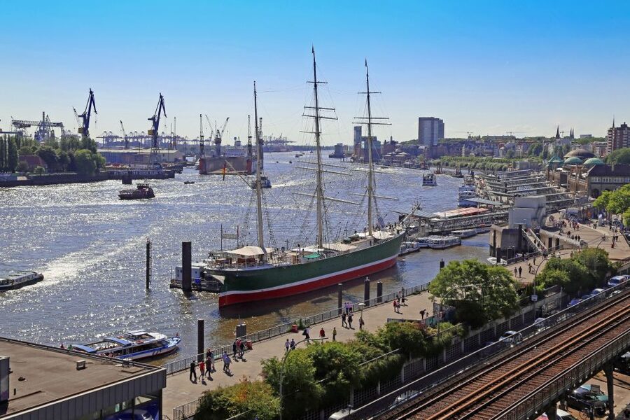 Hamburg: RICKMER RICKMERS Museum Entry Ticket - Food, comfort, and practical timing for a 1-day visit