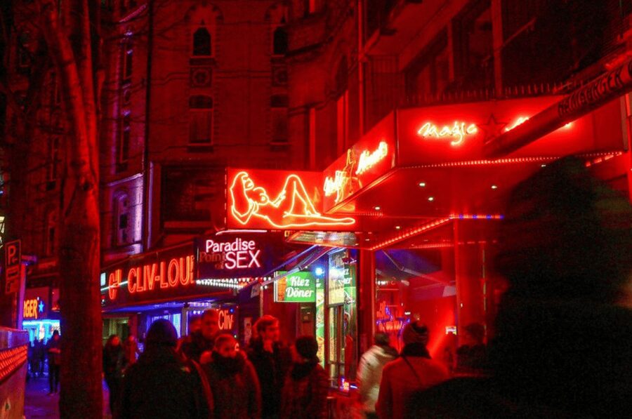 Hamburg: Saint Pauli Quickie - Die kurze und sexy Tour - Entering the Reeperbahn With Clear, Local Context