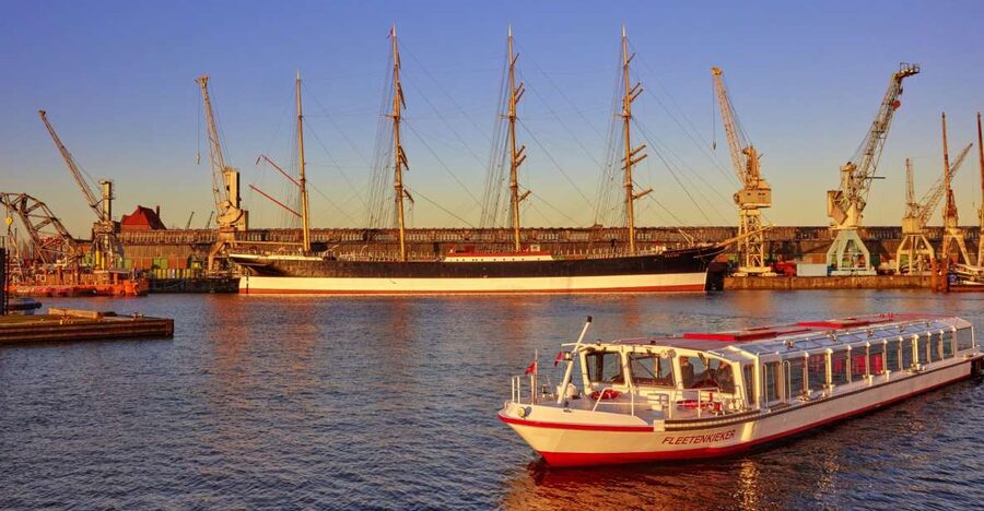 Hamburg: Sightseeing Cruise through the City's Waterways - Key moments to look for
