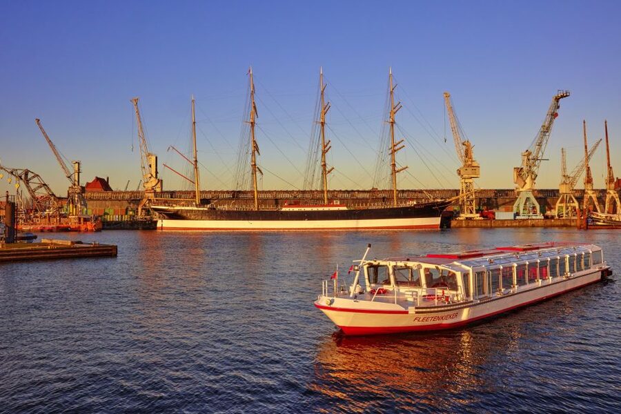 Hamburg: Sightseeing Cruise through the City's Waterways - Free port and HafenCity contrasts: old money meets modern design