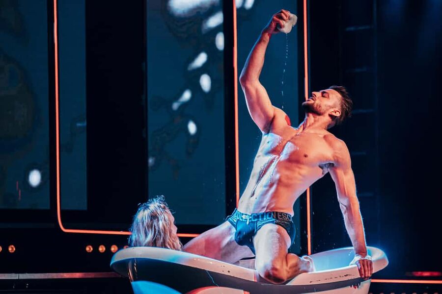 Hamburg: SIXX PAXX Men´s Perfoming Arts Show - Who should book SIXX PAXX, and who might not love it