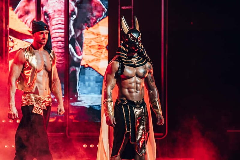 Hamburg: SIXX PAXX Men´s Perfoming Arts Show - The 2-hour show format: theatrics, singing, and acrobatics