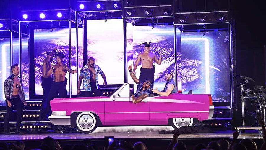 Hamburg: SIXX PAXX Men´s Perfoming Arts Show - Drinks not included: plan your budget like a pro