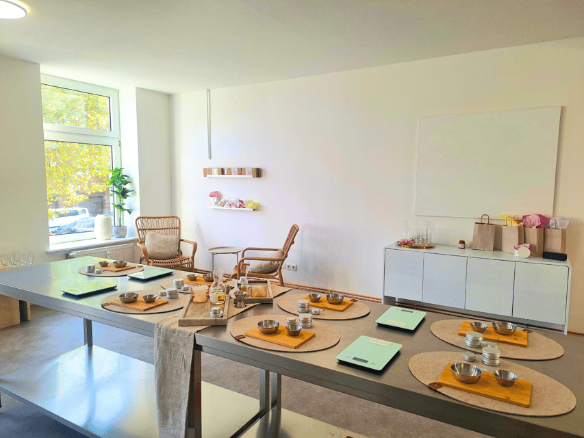Hamburg: Skin Care Workshop with Champagne - Hamburg-Eimsbüttel at the Nature Gift Manufaktur