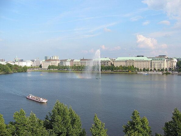 Hamburg Small-Group Sunset Sailing Cruise on Lake Alster - Key Details at a Glance