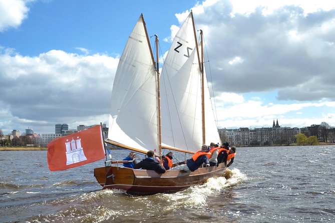 Hamburg Small-Group Sunset Sailing Cruise on Lake Alster - Sunset Sailing on Lake Alster: What This One Hour Really Gives You