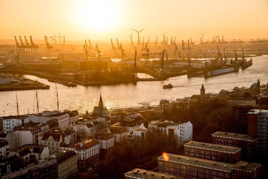 Hamburg: Speicherstadt and HafenCity 2-Hour Tour - Hamburg’s 2-hour formula: Speicherstadt trade and HafenCity modern