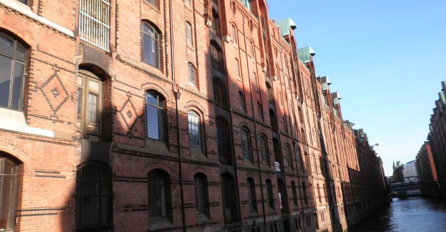 Hamburg: Speicherstadt & HafenCity 2-Hour Walking Tour - Why Hamburgs Speicherstadt and HafenCity Work So Well Together
