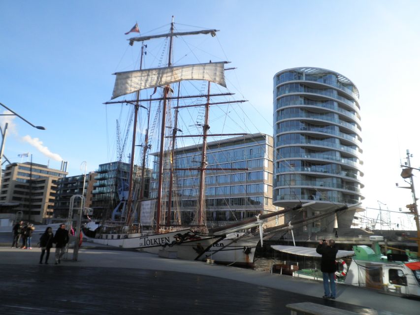 Hamburg: Speicherstadt & HafenCity 2-Hour Walking Tour - Red Brick, Castles, and the Round Tower Clue