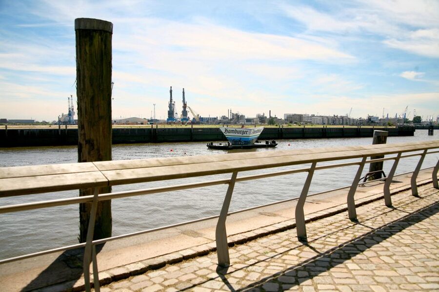Hamburg: Speicherstadt & HafenCity 2-Hour Walking Tour - The Handoff to HafenCity at Brooktorkai