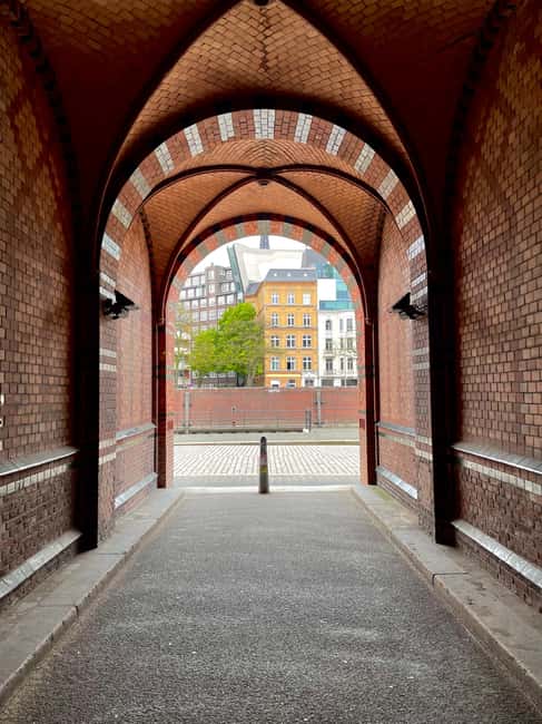 Hamburg: Speicherstadt - Stories from the heart of the trading empire - Starting at Baumwall: get your bearings fast