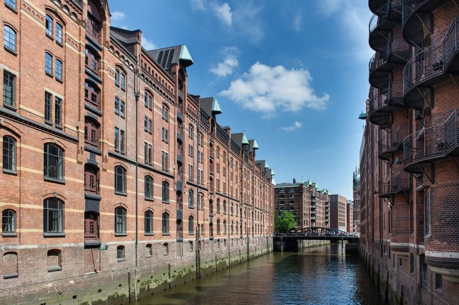 Hamburg: Speicherstadt Walking Tour with Coffee Tasting - Getting Started at Barrossa and Wandrahmsteg Bridge