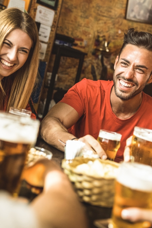 Hamburg: St. Pauli Breweries Walking Tour with Tastings - Finding the guide by the jetties near Hard Rock Cafe
