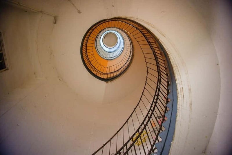 Hamburg: St. Pauli Green Bunker Tour in German - The rooftop climb: why the 400 steps matter