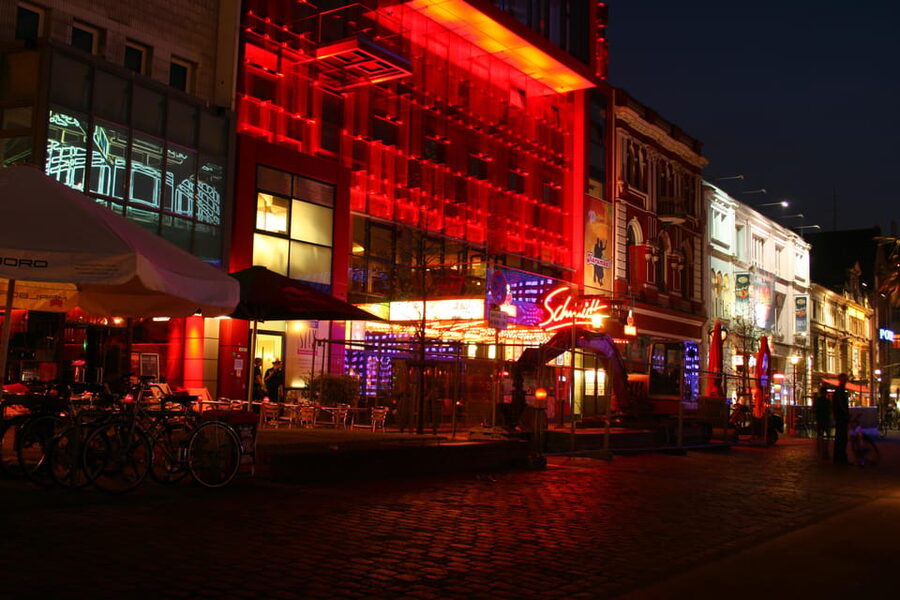 Hamburg St. Pauli - guided walk for school groups - Accessibility and school logistics that actually matter