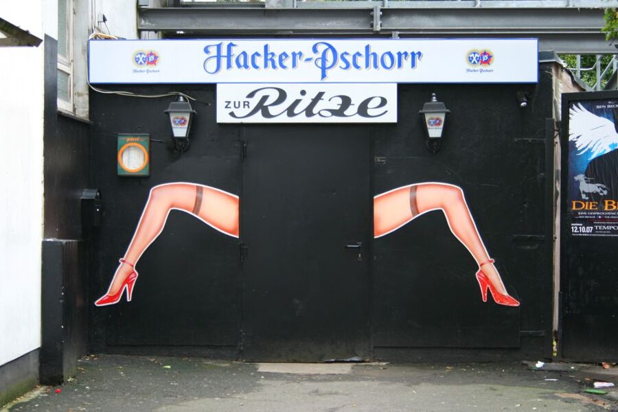 Hamburg St Pauli: Red Light District Walking Tour - Comfort, Respect, and How to Get the Most From a Short Tour