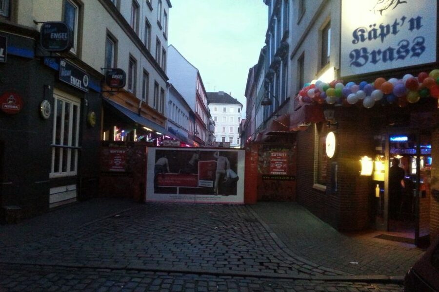 Hamburg: St. Pauli Tour with the White Dandy - Who should book this St. Pauli experience, and who should skip it