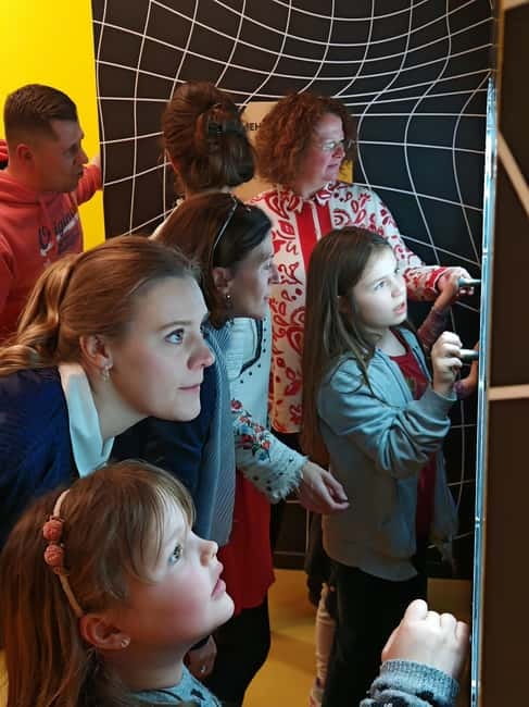 Hamburg: Ticket for the Paradox Museum - Family-friendly pace for kids, teens, and adults