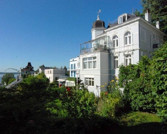 Hamburg: Tour of Blankenese on the Banks of the Elbe - Blankenese on the Elbe: why this Hamburg side trip feels different