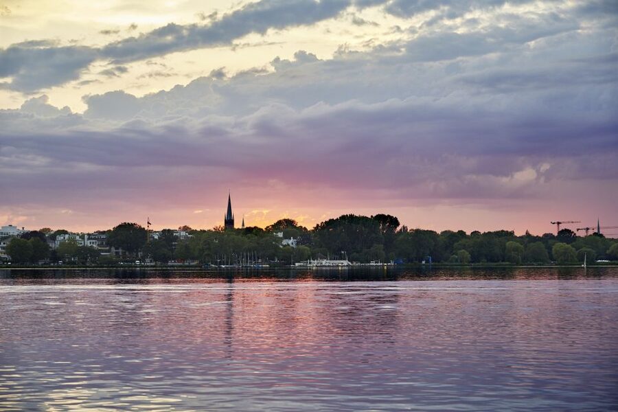 Hamburg: Twilight cruise - Who should book this cruise, and who might want to skip it