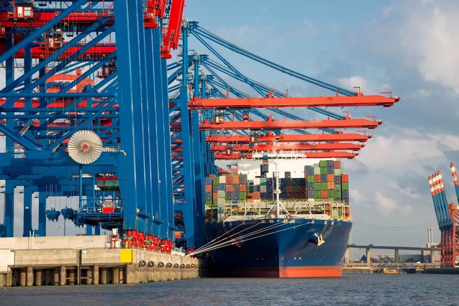 Hamburg: Ultimate Barge Tour with Live Commentary - Price, value, and who this is for