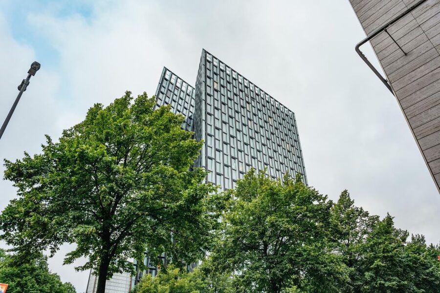 Hamburgs Highlights: Harbor Cruise & Reeperbahn Walking Tour - Walking the Reeperbahn: Dancing Towers, Spielbudenplatz, and Große Freiheit