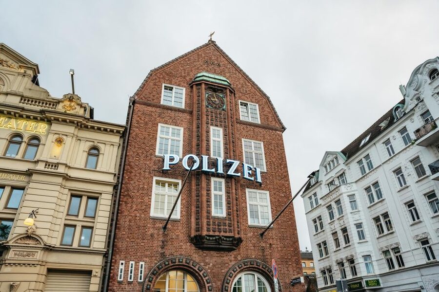 Hamburgs Highlights: Harbor Cruise & Reeperbahn Walking Tour - The small watch-outs that can change your experience